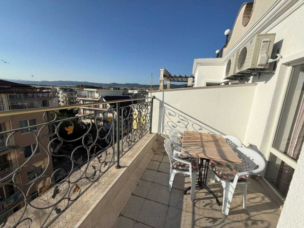 Двустаен апартамент в к.к. Слънчев бряг - 68 кв.м за 1 €/кв.м - Снимка #1