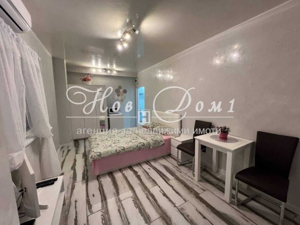 Дава се под наем Едностаен апартамент в Варна, Център - 20 кв.м за 255 € - Снимка #1