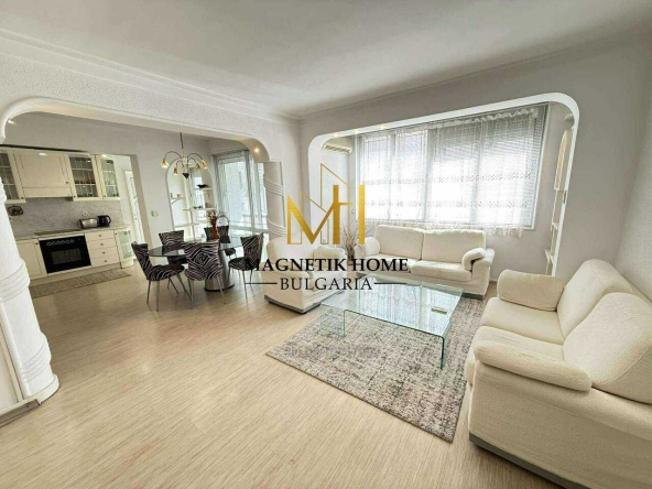 Дава се под наем Многостаен апартамент в Бургас, Център - 146 кв.м за 765 € - Снимка #1