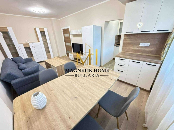 Дава се под наем Тристаен апартамент в Бургас, Лазур - 78 кв.м за 739.5 € - Снимка #1