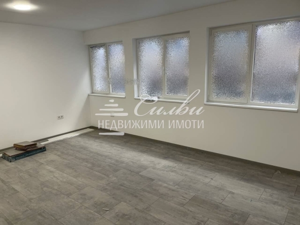 Дава се под наем Офис в Шумен, Център - 40 кв.м за 275.4 € - Снимка #1