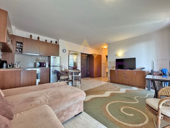 Двустаен апартамент в к.к. Слънчев бряг - 67 кв.м за 1224 €/кв.м - Снимка #1