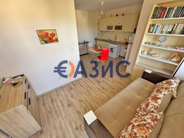 Двустаен апартамент в к.к. Слънчев бряг - 53 кв.м за 1312 €/кв.м - Снимка #1