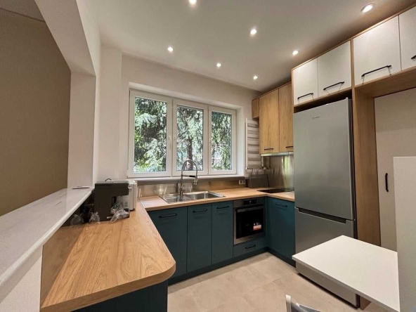 Дава се под наем Двустаен апартамент в София, Център - 65 кв.м за 561 € - Снимка #1