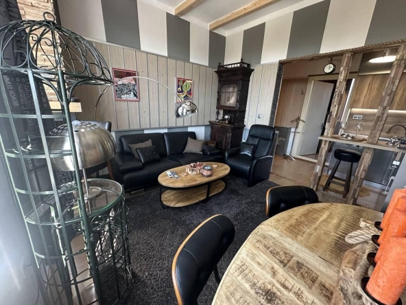 Дава се под наем Двустаен апартамент в Бургас, Център - 44 кв.м за 612 € - Снимка #1