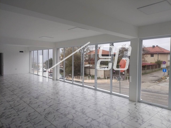 Дава се под наем Магазин в Варна, м-т Франга Дере - 140 кв.м за 1020 € - Снимка #1