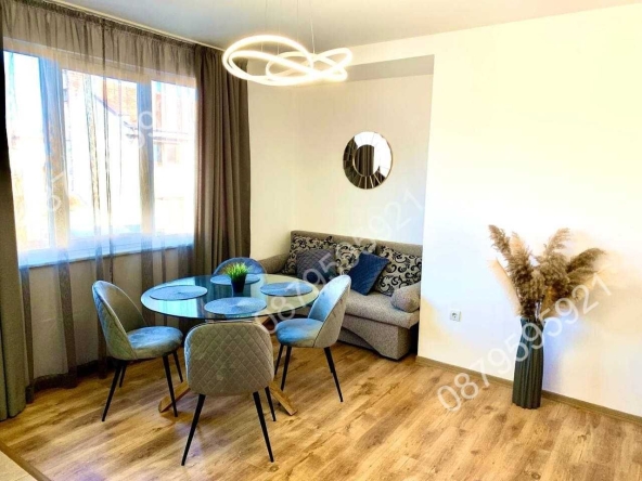 Дава се под наем Двустаен апартамент в Бургас, Център - 70 кв.м за 561 € - Снимка #1