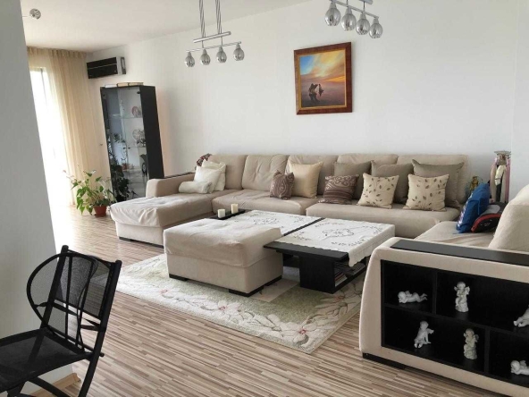 Дава се под наем Четиристаен апартамент в Варна, Морска градина - 130 кв.м за 799 € - Снимка #1