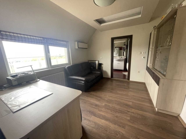 Дава се под наем Тристаен апартамент в София, Център - 90 кв.м за 1400 € - Снимка #1