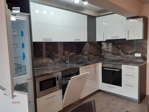 Двустаен апартамент в Пловдив, Младежки Хълм - 70 кв.м за 1785 €/кв.м - Снимка #1