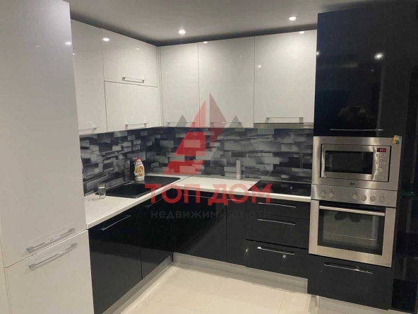 Дава се под наем Тристаен апартамент в Варна, Възраждане 1 - 80 кв.м за 612 € - Снимка #1