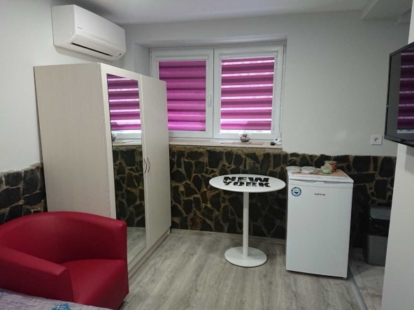 Дава се под наем Едностаен апартамент в Пловдив, Гагарин - 25 кв.м за 306 € - Снимка #1