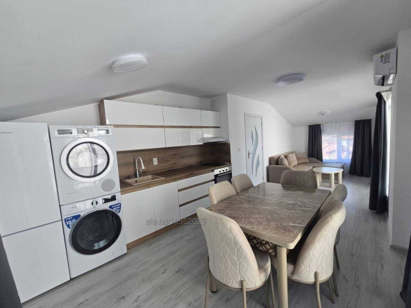 Дава се под наем Етаж от къща в Шумен, Военно училище - 75 кв.м за 357 € - Снимка #1