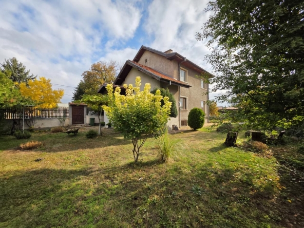 Къща в с. Горни Богров, Област София-град - 174 кв.м за 2104 €/кв.м - Снимка #1