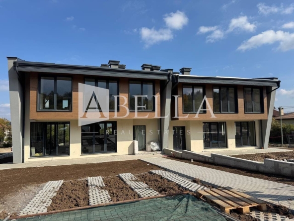 Къща в с. Панчарево, Област София-град - 253 кв.м за 2160 €/кв.м - Снимка #1