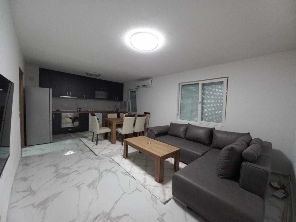 Дава се под наем Двустаен апартамент в Бургас, Зорница - 60 кв.м за 204 € - Снимка #1