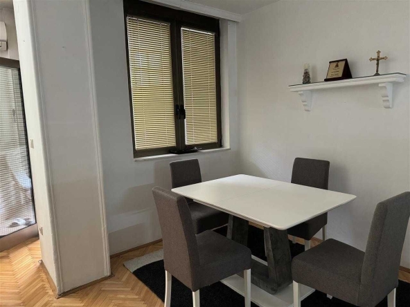 Дава се под наем Двустаен апартамент в Бургас, Славейков - 66 кв.м за 204 € - Снимка #1