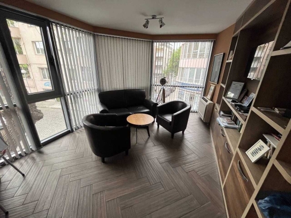 Двустаен апартамент в Пловдив, Център - 70 кв.м за 2368 €/кв.м - Снимка #1