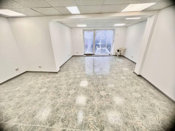 Дава се под наем Магазин в Бургас, Център - 46 кв.м за 561 € - Снимка #1