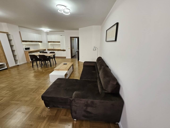 Дава се под наем Тристаен апартамент в Пловдив, Център - 127 кв.м за 900 € - Снимка #1