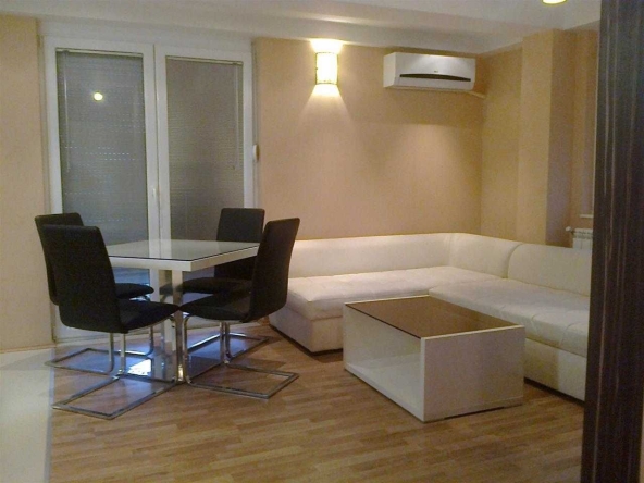 Дава се под наем Двустаен апартамент в Бургас, Братя Миладинови - 53 кв.м за 204 € - Снимка #1