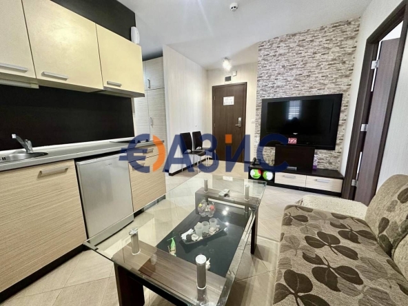 Тристаен апартамент в к.к. Слънчев бряг - 75 кв.м за 1346 €/кв.м - Снимка #1