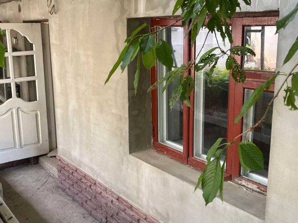 Дава се под наем Етаж от къща в София, Левски - 56 кв.м за 300 € - Снимка #1