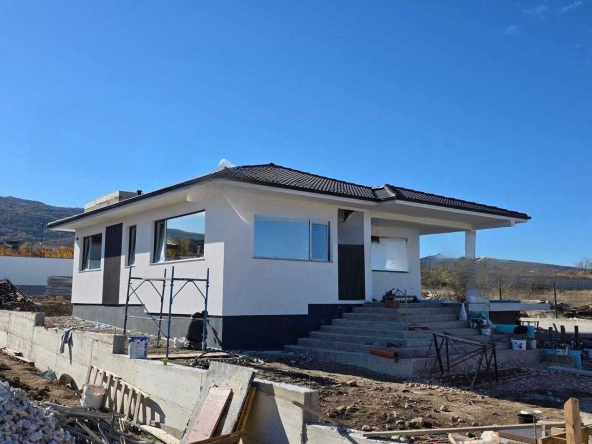 Къща в с. Белащица, Област Пловдив - 140 кв.м за 2393 €/кв.м - Снимка #1