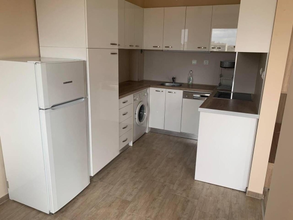 Дава се под наем Тристаен апартамент в Пловдив, Съдийски - 130 кв.м за 548.25 € - Снимка #1