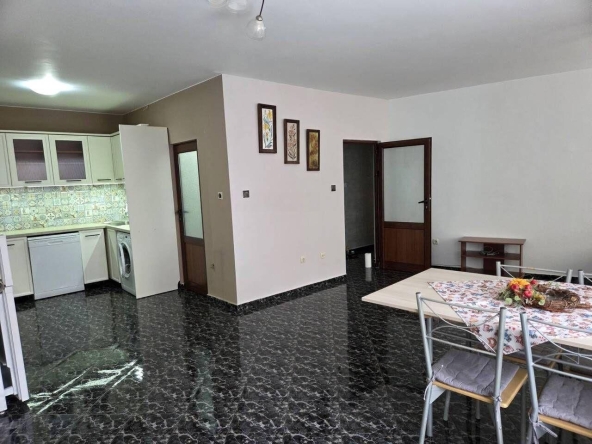 Дава се под наем Тристаен апартамент в София, Бояна - 120 кв.м за 847.62 € - Снимка #1