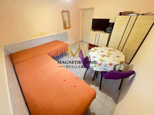 Дава се под наем Едностаен апартамент в Бургас, Център - 35 кв.м за 153 € - Снимка #1