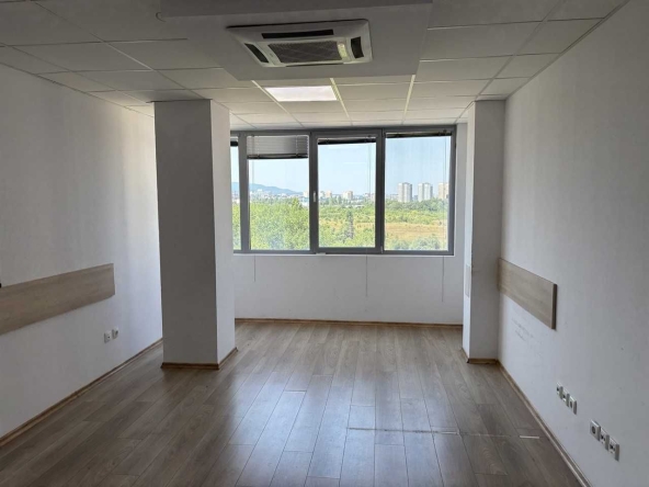 Дава се под наем Офис в София, Младост 2 - 1000 кв.м за 1795.2 € - Снимка #1