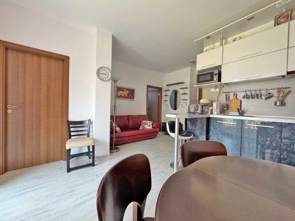 Тристаен апартамент в к.к. Слънчев бряг - 70 кв.м за 470 €/кв.м - Снимка #1