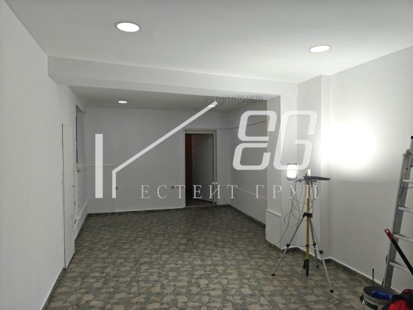 Дава се под наем Офис в Варна, Колхозен пазар - 40 кв.м за 298.86 € - Снимка #1