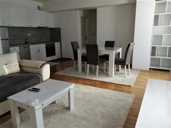 Дава се под наем Двустаен апартамент в Бургас, Славейков - 60 кв.м за 204 € - Снимка #1