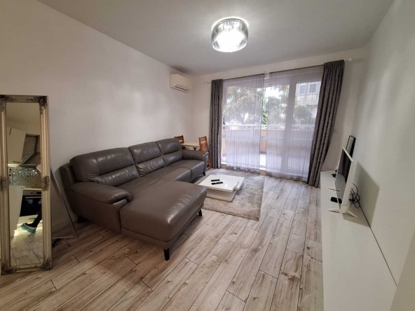 Двустаен апартамент в Пловдив, Център - 56 кв.м за 1503 €/кв.м - Снимка #1