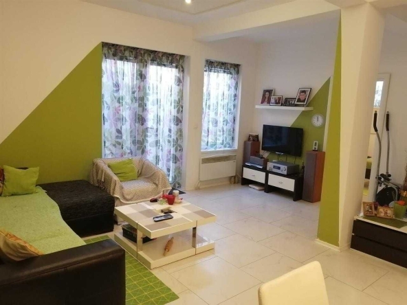 Дава се под наем Двустаен апартамент в Бургас, Лазур - 51 кв.м за 204 € - Снимка #1