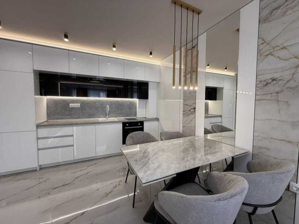 Тристаен апартамент в Пловдив, Остромила - 96 кв.м за 1221 €/кв.м - Снимка #1