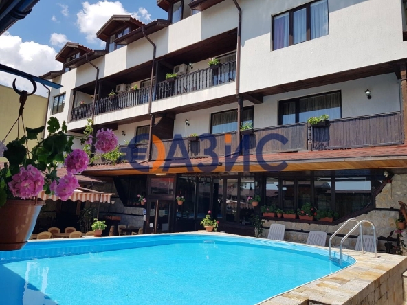 Хотел в с. Кошарица, Област Бургас - 744 кв.м за 514 €/кв.м - Снимка #1