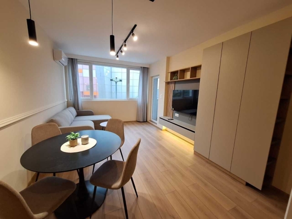 Двустаен апартамент в Пловдив, Център - 57 кв.м за 1423 €/кв.м - Снимка #1