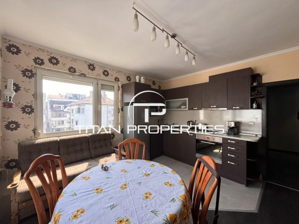 Дава се под наем Тристаен апартамент в Бургас, Център - 87 кв.м за 498.27 € - Снимка #1
