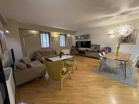 Дава се под наем Тристаен апартамент в Пловдив, Център - 74 кв.м за 214.2 € - Снимка #1