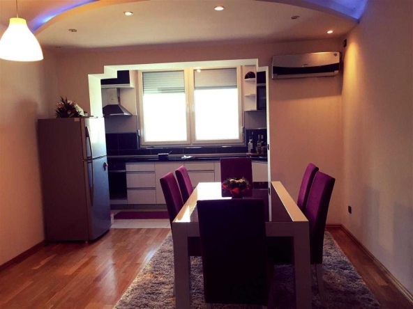 Дава се под наем Двустаен апартамент в Бургас, Зорница - 54 кв.м за 219.3 € - Снимка #1