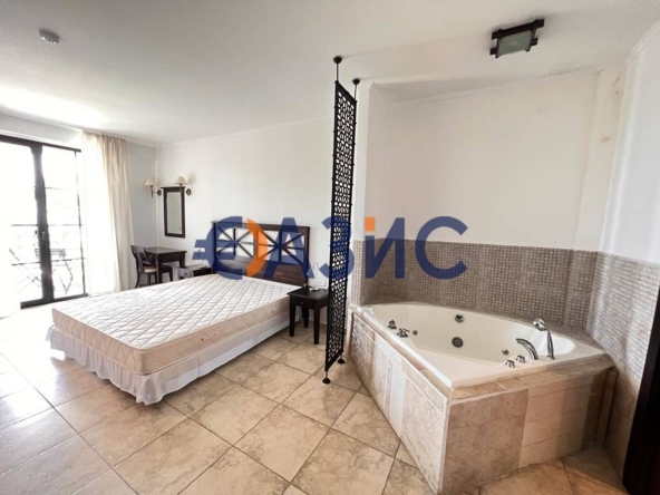 Тристаен апартамент в Обзор - 124 кв.м за 510 €/кв.м - Снимка #1