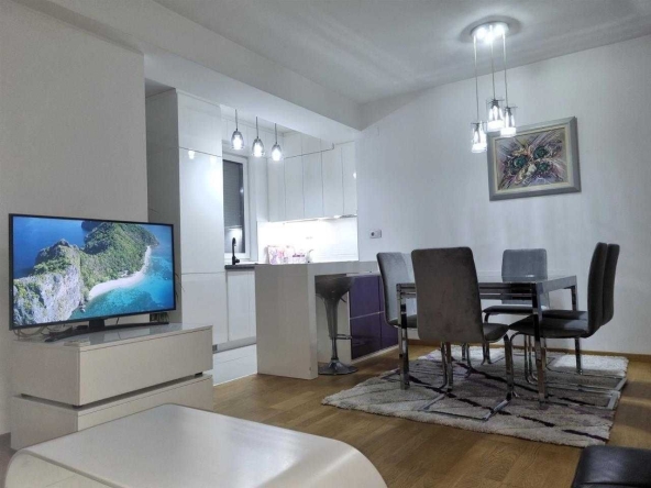 Дава се под наем Двустаен апартамент в Бургас, Изгрев - 64 кв.м за 219.3 € - Снимка #1