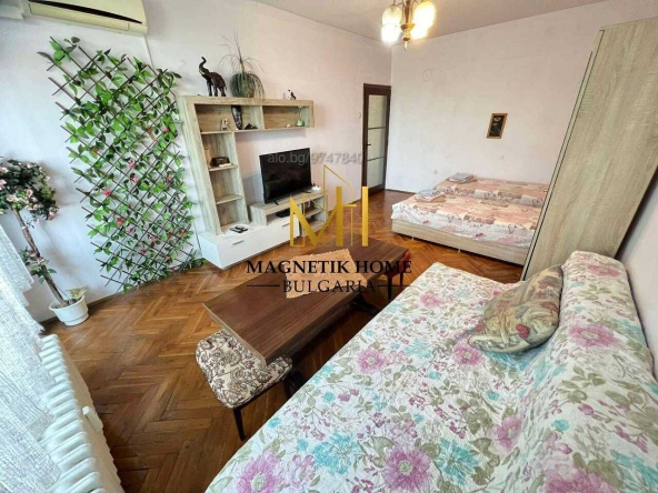 Дава се под наем Тристаен апартамент в Бургас, Лазур - 75 кв.м за 408 € - Снимка #1