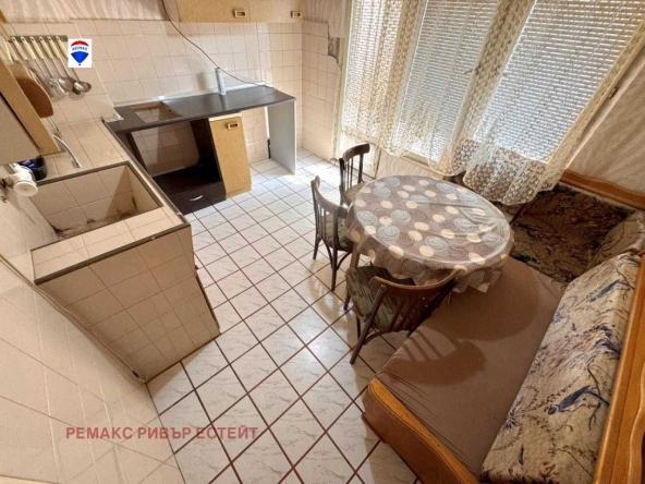 Дава се под наем Тристаен апартамент в Русе, Централен южен район - 86 кв.м за 255 € - Снимка #1