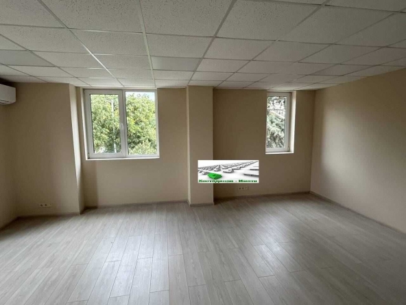 Дава се под наем Офис в Пловдив, Кършияка - 40 кв.м за 294.78 € - Снимка #1