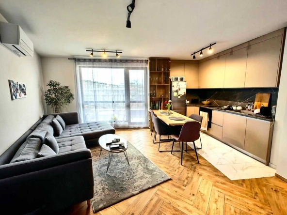 Тристаен апартамент в Пловдив, Младежки Хълм - 106 кв.м за 938 €/кв.м - Снимка #1