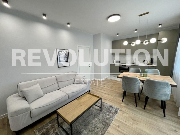 Дава се под наем Двустаен апартамент в Варна, Център - 60 кв.м за 797.64 € - Снимка #1